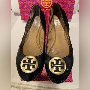 Tory Burch Minnie Cap-Toe Ballet Flat Black
Napa leather/patent leather